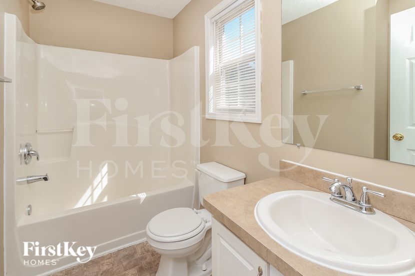 Building Photo - 60 Landing Ln