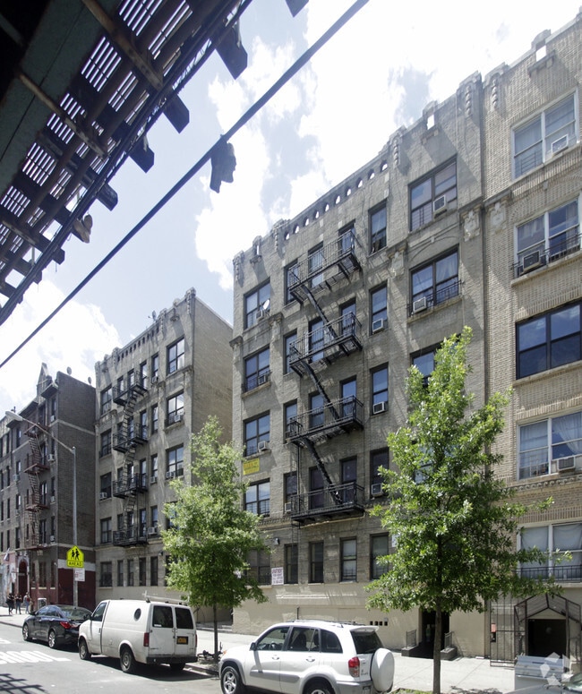 Primary Photo - 176-182 Nagle Ave