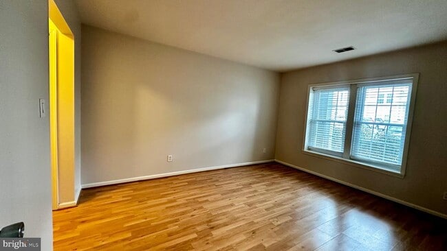 Building Photo - 12893 Grays Pointe Rd