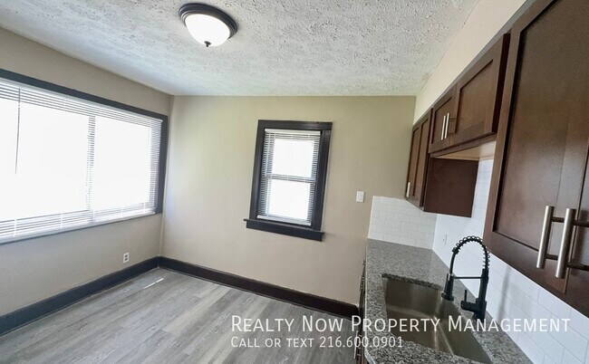 Building Photo - 11100 Lincoln Ave