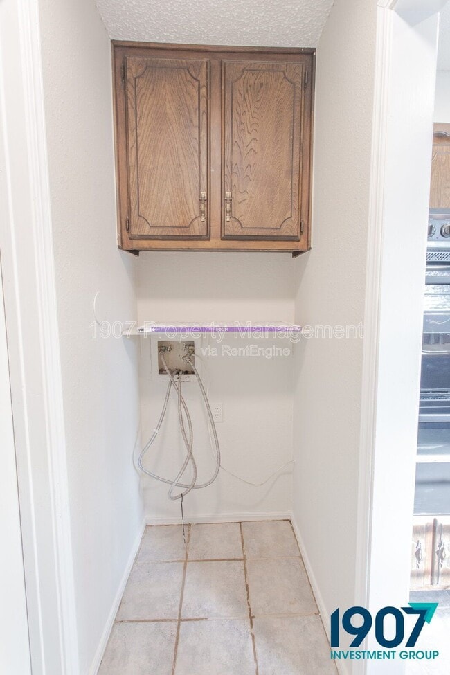 Building Photo - 1008 NW 7th Pl