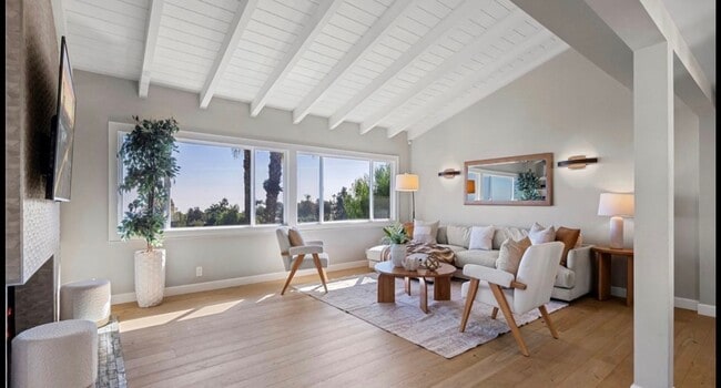 Building Photo - Resort-Style Living with Pool & Iconic Coastal Views