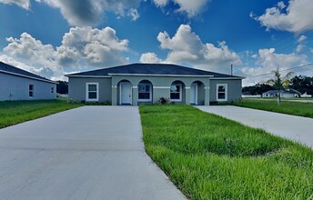 Building Photo - 1002 Dampierre Ct