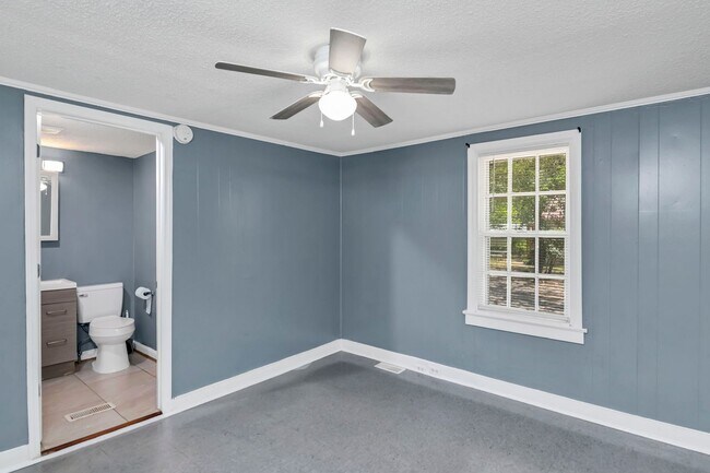 Building Photo - Charming 2 Bedroom Home, close to USC & lo...