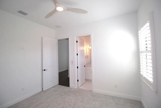 Building Photo - Coastal Living in Marina del Palma?!