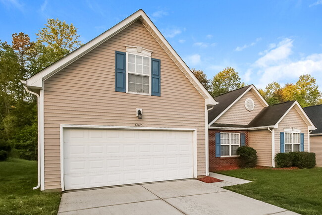 Building Photo - 6825 Goldenwillow Dr