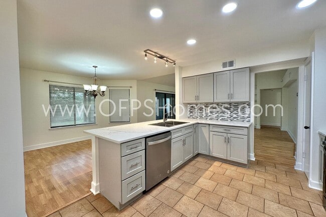 Building Photo - 3935 Balsam Dr