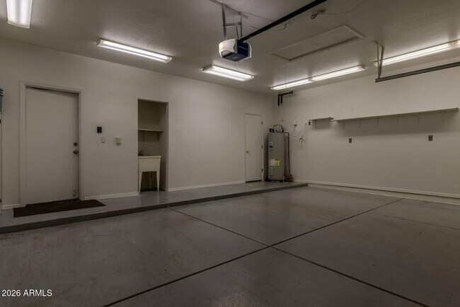 Building Photo - 3125 E Cottonwood Ln