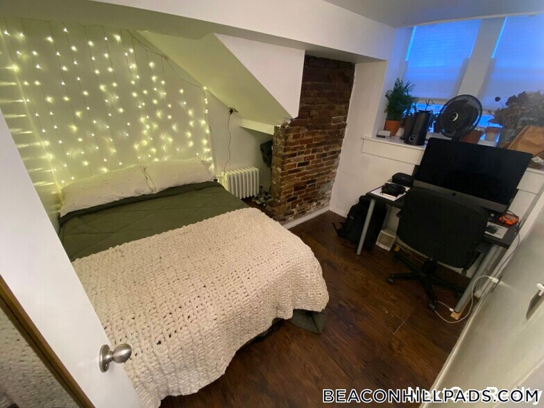 Building Photo - 40 Anderson St