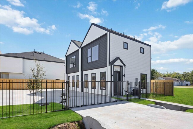 Building Photo - 4202 Kewanee St