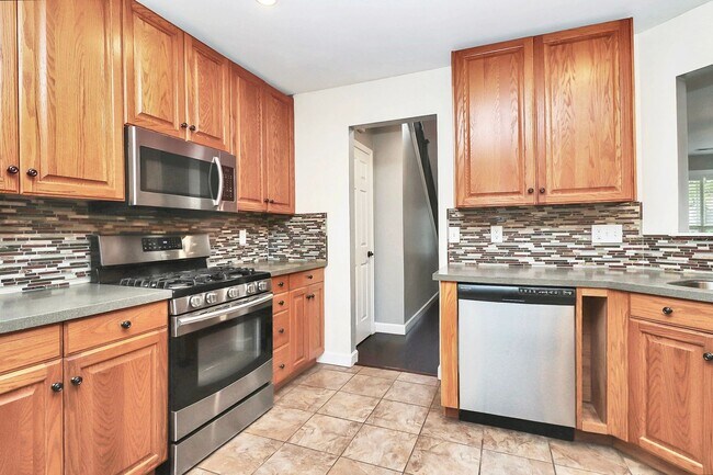 Building Photo - Welcome home to the popular Crossings neig...