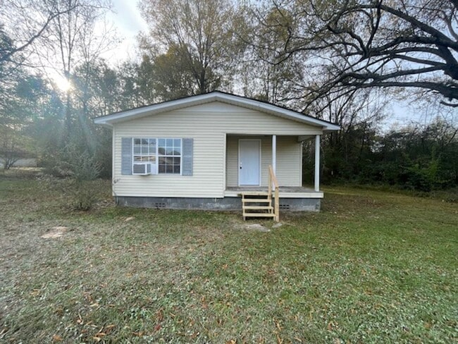 Primary Photo - Renovated 2 Bedroom 1 Bath Home for Rent!!