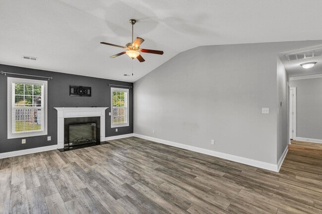 Building Photo - 3 bedroom in Sneads Ferry with Fenced Yard