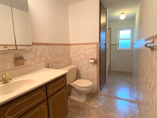 Building Photo - Beautiful Beachside 2 Bedroom Home!