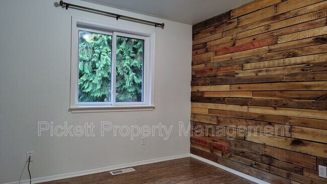 Building Photo - 24410 Andorra Ct NE