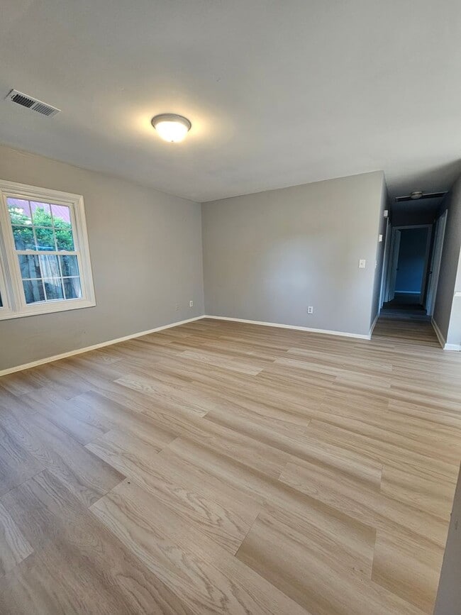 Building Photo - 3BR Home Near Downtown Wilmington – Recently Updated, Pet Friendly