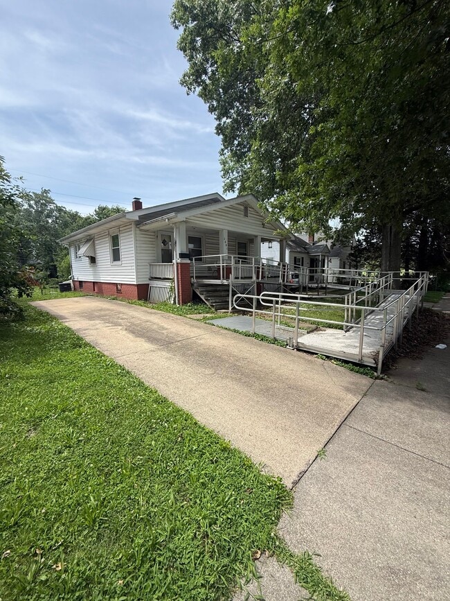 Building Photo - 2081 N College St