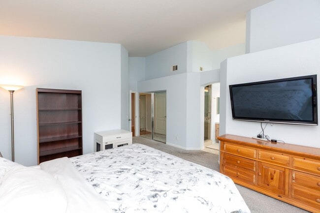 Building Photo - 4 Bed, 2 Bath - Sorrento Mesa Single Famil...