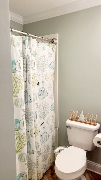 Walk in shower - 109 Cedar Ln