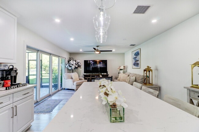 Building Photo - Fully Furnished 4-Bedroom Pool Home with Golf Course Views in Northdale