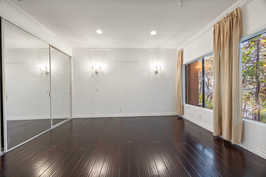 Building Photo - 20 Sea Island Dr