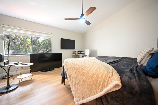 Building Photo - 5740 Coach House Cir