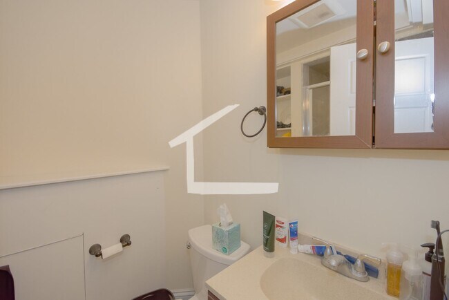Building Photo - HUge 3 bed in Allston