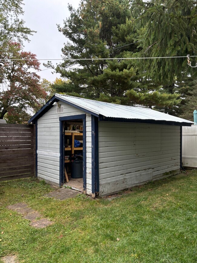 Building Photo - 8 El Caney Rd