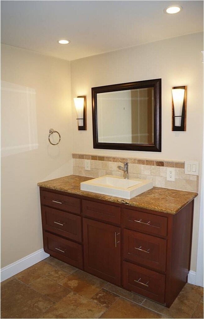 Building Photo - Spectacular Water View of Puget Sound and Mount Rainier