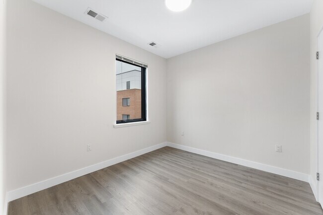Building Photo - 49 N Day St