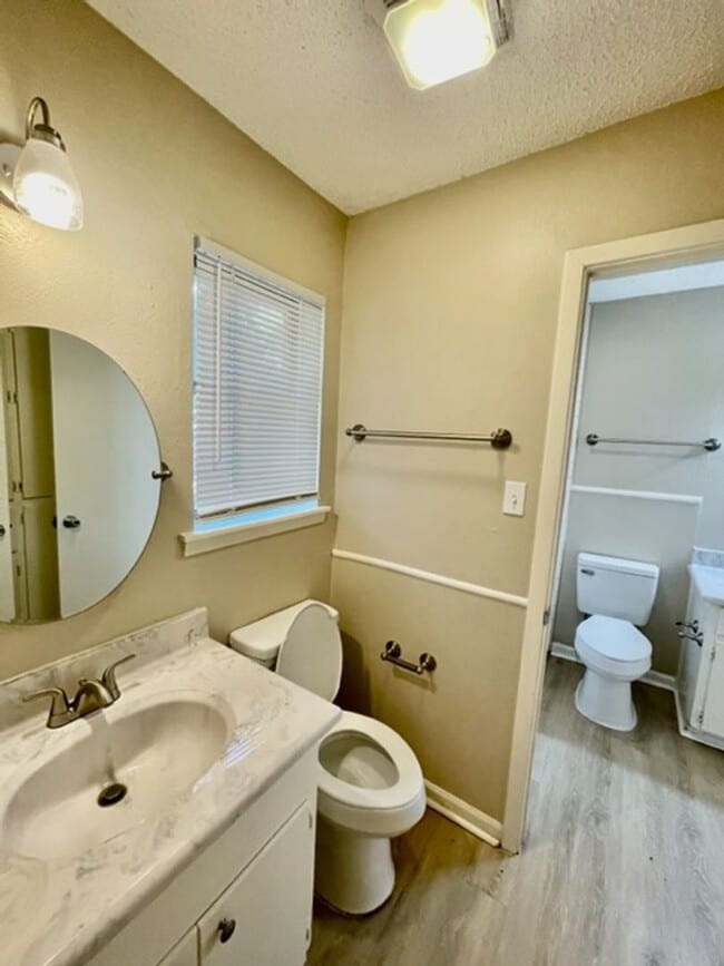 Building Photo - 816 Horseshoe Dr