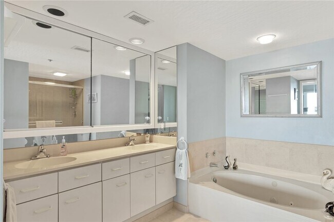 Building Photo - 6061 N River Run Dr