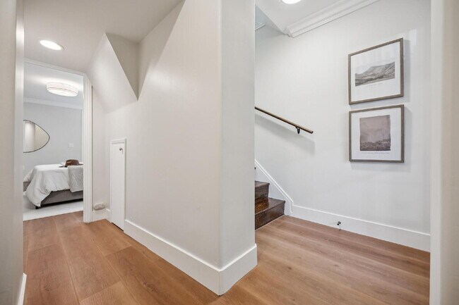 Building Photo - Beautiful 3 Bedroom 2 Bathroom Single Fami...