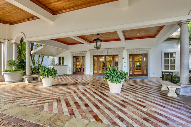 Building Photo - 128 Esperanza Way