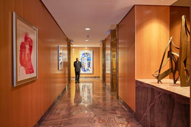 Building Photo - 15 W 53rd St