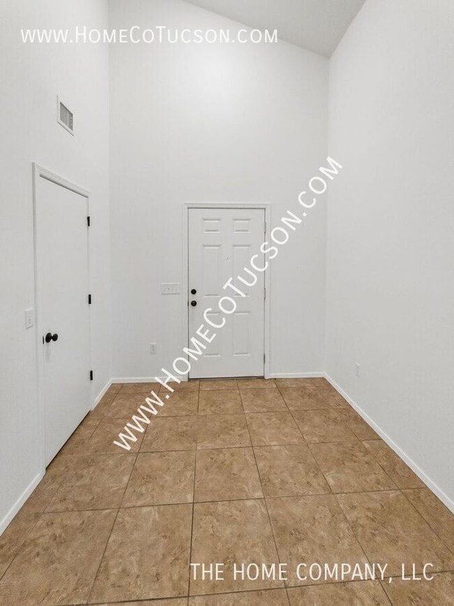 Building Photo - 14360 N Fragile Clay Ave