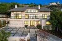 Building Photo - Palos Verdes Estates luxury home is now av...