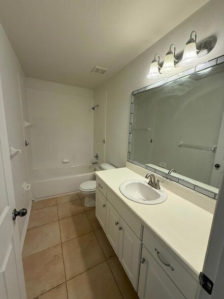 Building Photo - 6048 SW 49th Ave