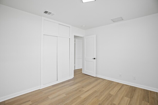Building Photo - 401 42nd St