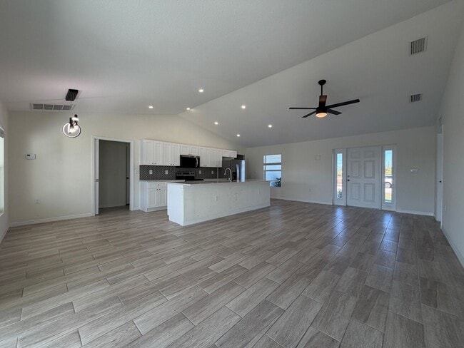 Building Photo - 1018 Vogiantzis Pkwy