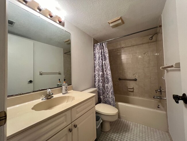 Building Photo - $1,350 * Annual **** Private, Gated Commun...