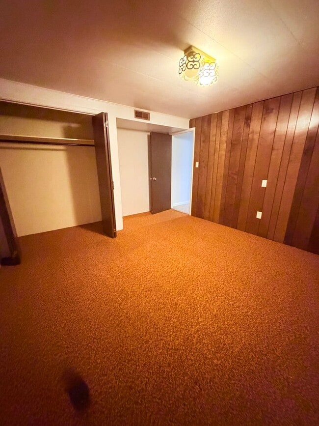 Building Photo - Side by side Duplex