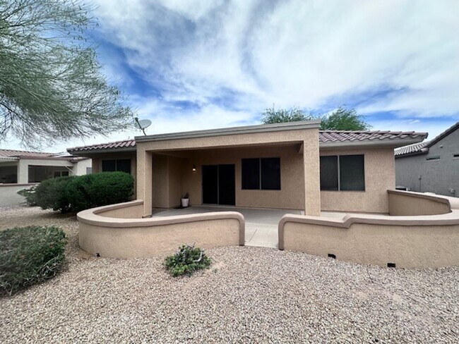 Building Photo - Updated 3 Bed/2 Bath in 55+ Community