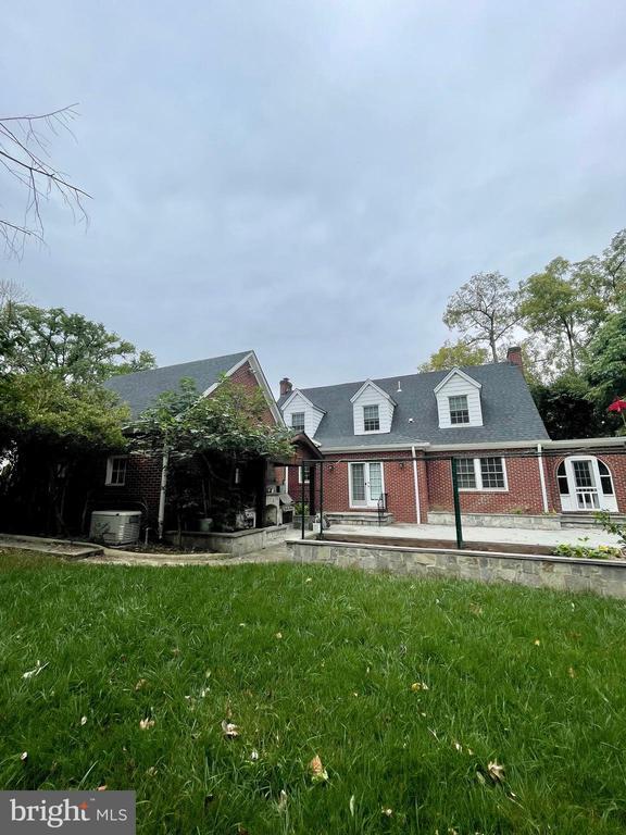 Building Photo - 9309 Main St