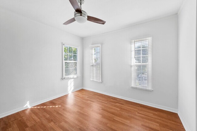 Building Photo - 5371 Louis Pl