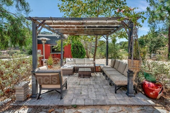 Building Photo - 2689 Daisy Ln