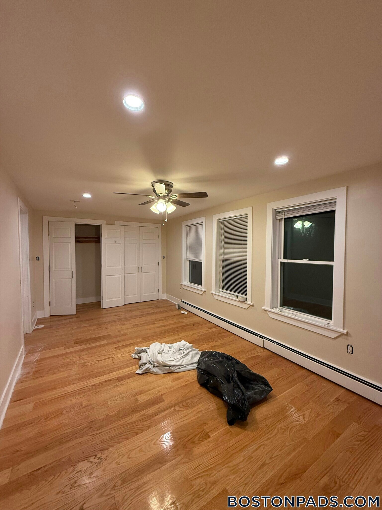 Building Photo - 2 Buckingham St