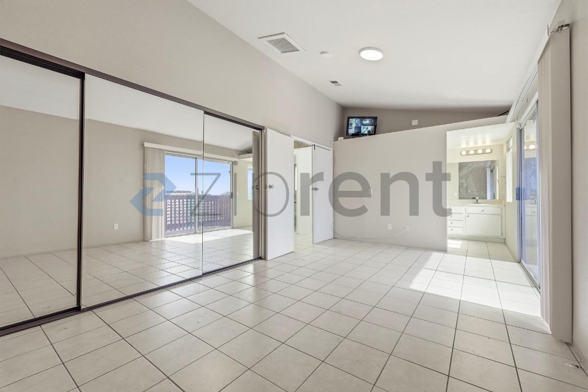 Building Photo - 23913 Parkland Ave