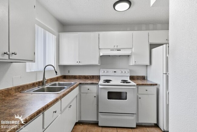Building Photo - Glen Vista Apartments