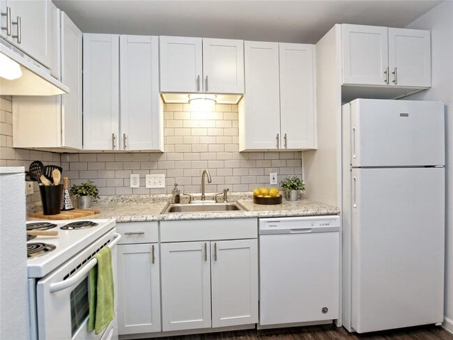 Building Photo - 1840 Burton Dr